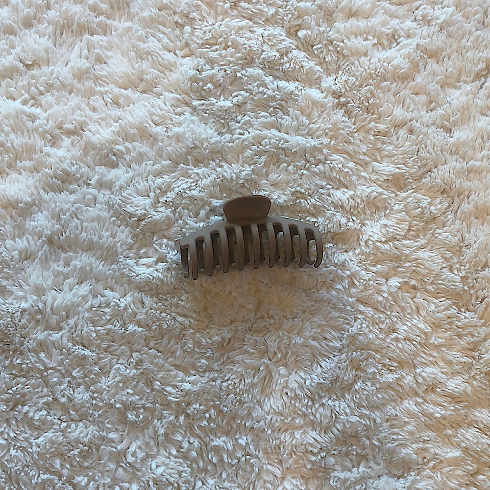 Brown claw clip 🌟